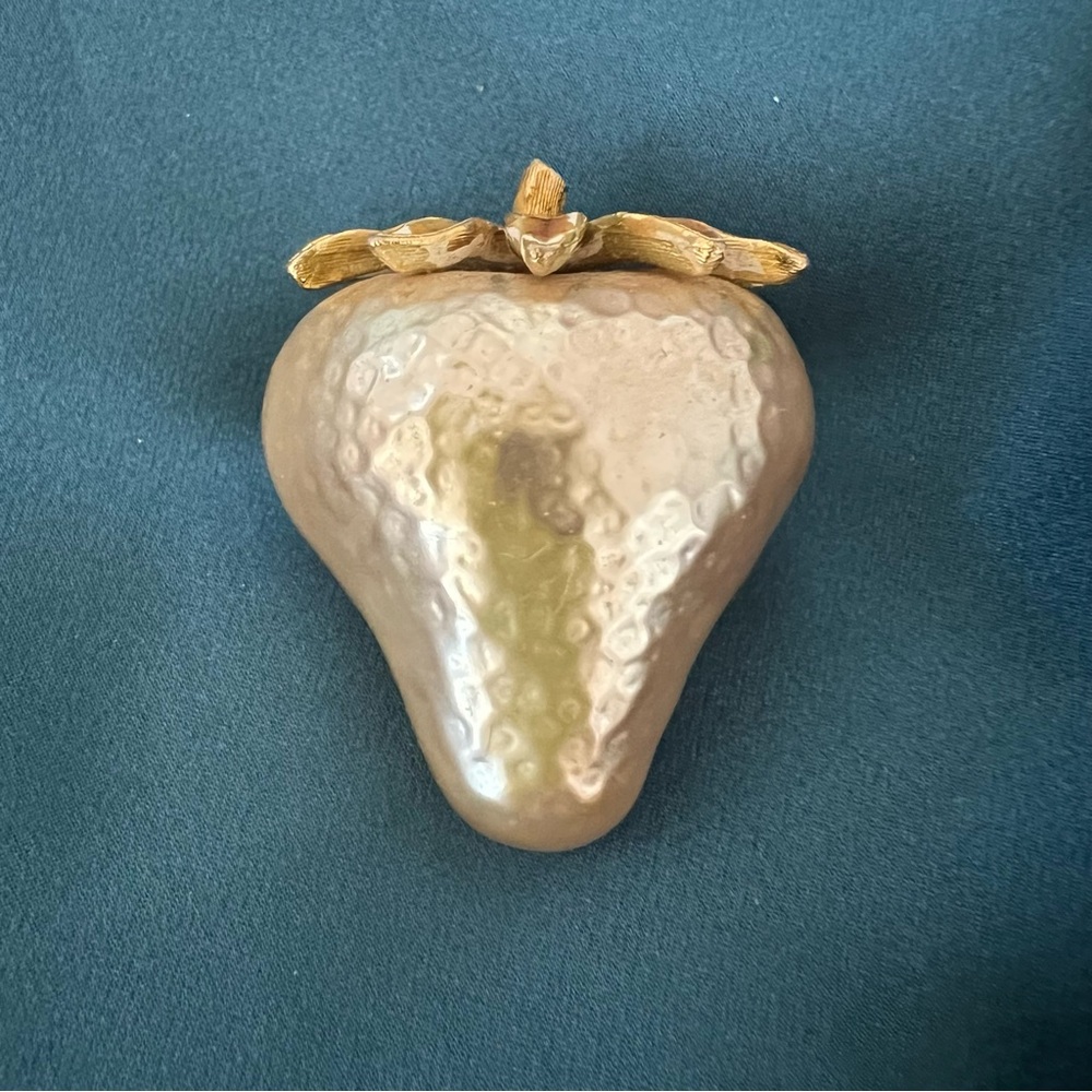 JJ Jonette Strawberry Vintage 1980’s Brooch Pin Pearlized